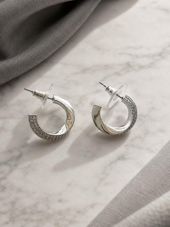 Kendra Scott Jewelry - kendra scott huggie earrings
